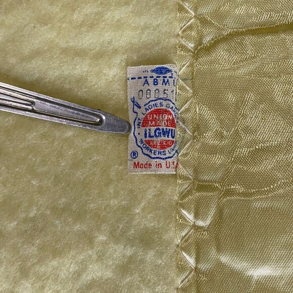 Vintage Quiltex Baby Blanket Satin Binding Trim Yellow Embroidered Figures - Picture 7 of 10